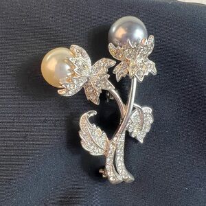 Vintage Avon Silver Plated Rhinestone White Faux Pearl Flower
Brooch